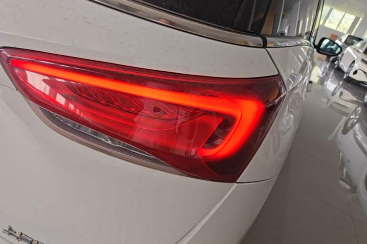 Used Buick GL6 2019 18T 6-Seater Connected Luxury Version China VI Standard Right Rear Taillight