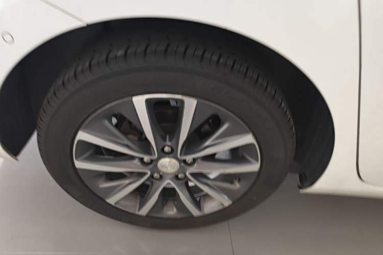 Used Buick GL6 2019 18T 6-Seater Connected Luxury Version China VI Standard Right Rear Wheel Hub