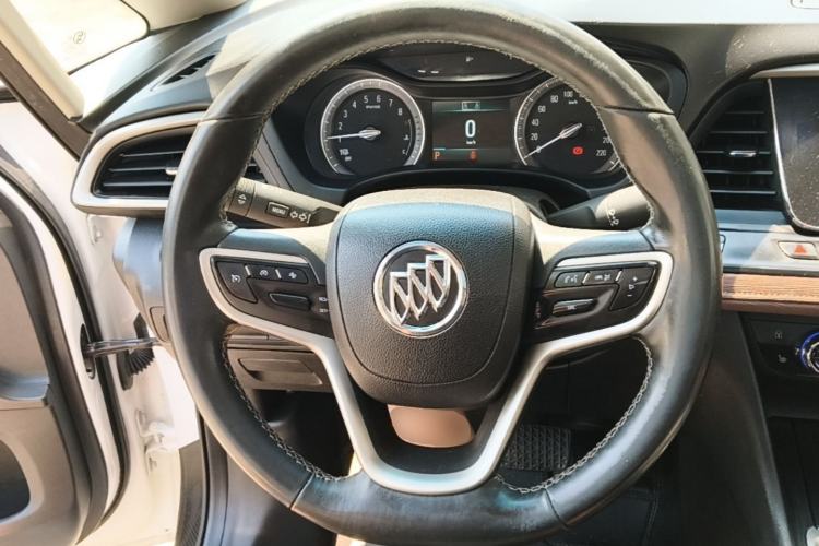 Used Buick GL6 2019 18T 6-Seater Connected Luxury Version China VI Standard Steering Wheel