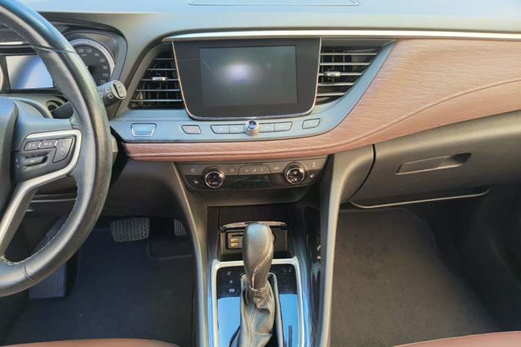 Used Buick GL6 2019 18T 6-Seater Connected Luxury Version China VI Standard Audio And AC Panel