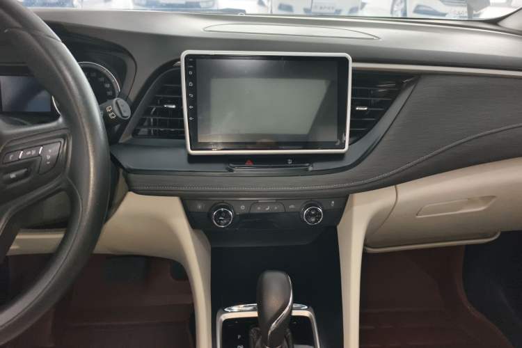 Used Buick GL6 2019 18T 6-Seater Elite Version China V Standard Audio And AC Panel