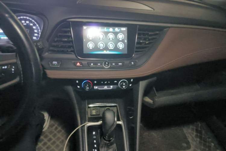 Used Buick GL6 2019 18T 6-Seater Connected Luxury Version China V Standard Audio And AC Panel