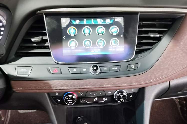 Used Buick GL6 2019 18T 6-Seater Connected Luxury Version China VI Standard Audio And AC Panel