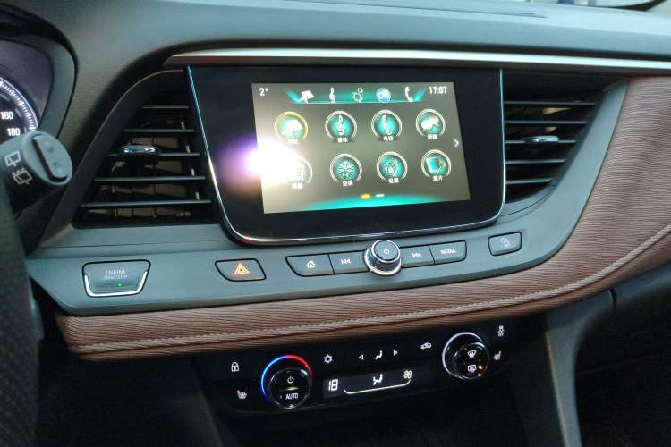 Used Buick GL6 2019 18T 6-Seater Connected Luxury Version China VI Standard Audio And AC Panel