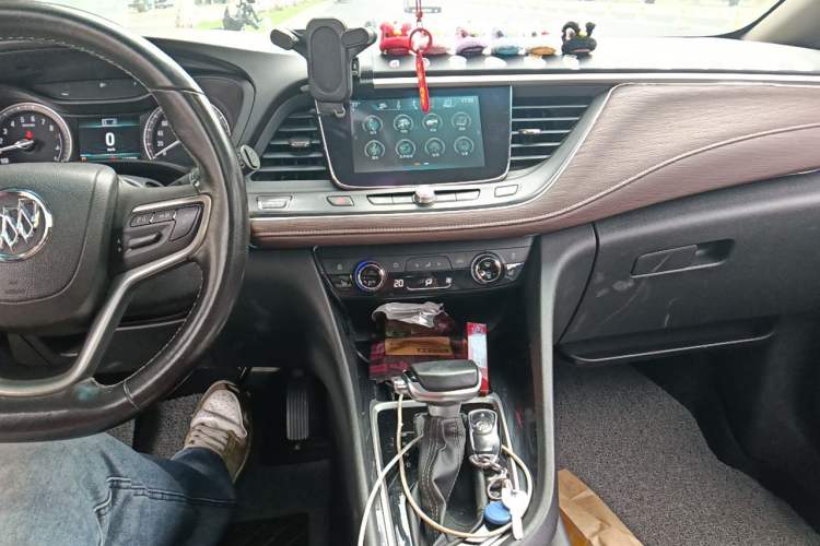 Used Buick GL6 2019 18T 6-Seater Connected Luxury Version China V Standard Audio And AC Panel