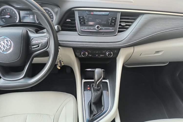 Used Buick GL6 2019 18T 6-Seater Elite Version China VI Standard Audio And AC Panel