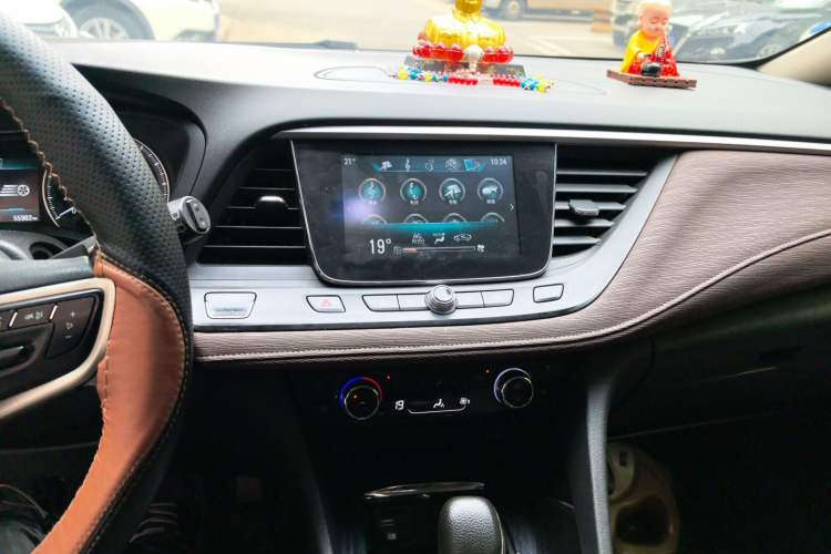 Used Buick GL6 2019 18T 6-Seater Connected Luxury Version China V Standard Audio And AC Panel