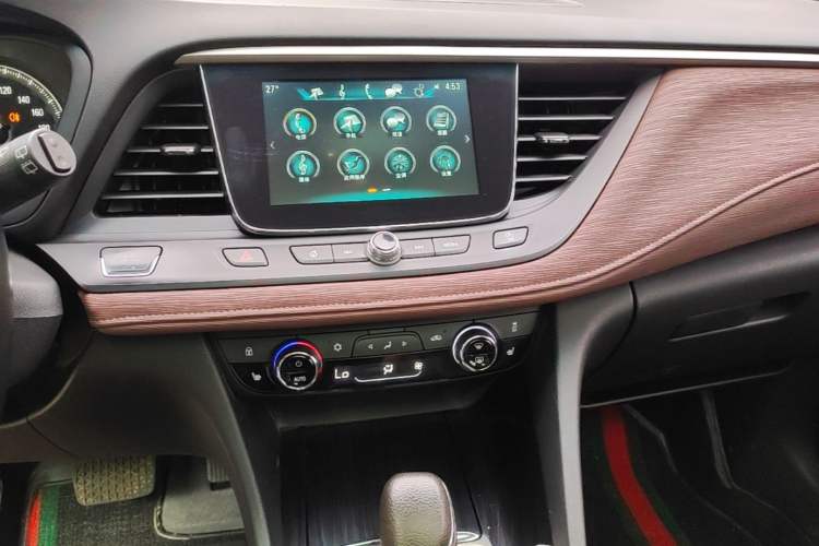 Used Buick GL6 2019 18T 6-Seater Connected Luxury Version China VI Standard Audio And AC Panel