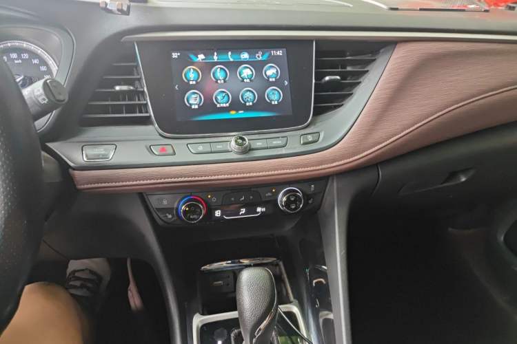 Used Buick GL6 2019 18T 6-Seater Connected Luxury Version China VI Standard Audio And AC Panel