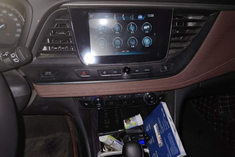 Used Buick GL6 2019 18T 6-Seater Connected Luxury Version China VI Standard Audio And AC Panel