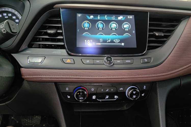 Used Buick GL6 2019 18T 6-Seater Connected Luxury Version China VI Standard Audio And AC Panel