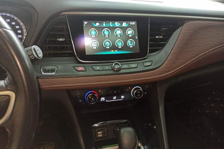 Used Buick GL6 2019 18T 6-Seater Connected Luxury Version China VI Standard Audio And AC Panel