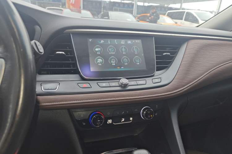 Used Buick GL6 2019 18T 6-Seater Connected Luxury Version China V Standard Audio And AC Panel