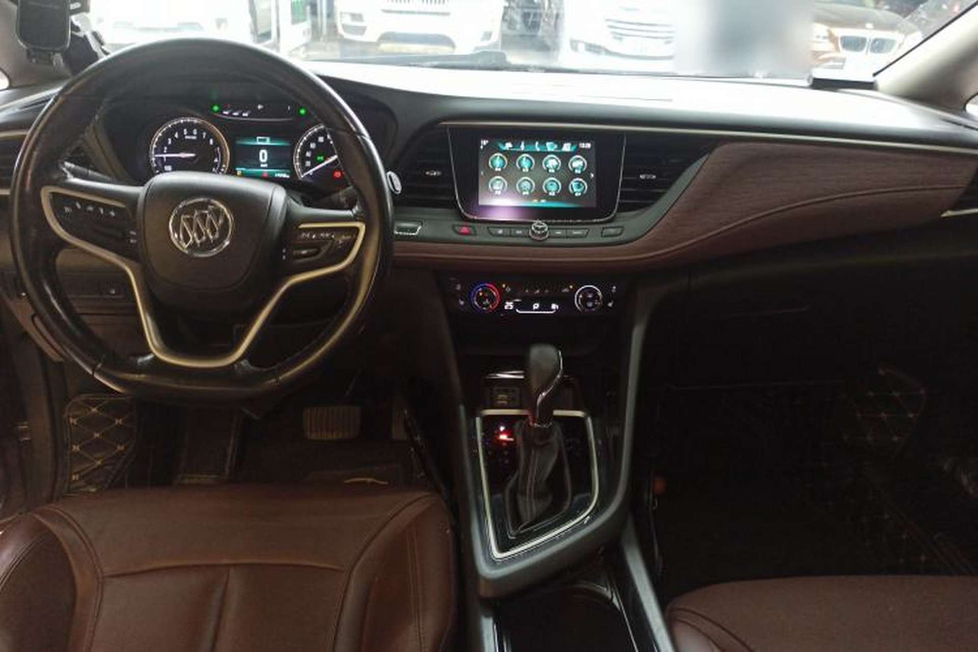 Used Buick GL6 2019 18T 6-Seater Connected Luxury Version China VI Standard Center Console