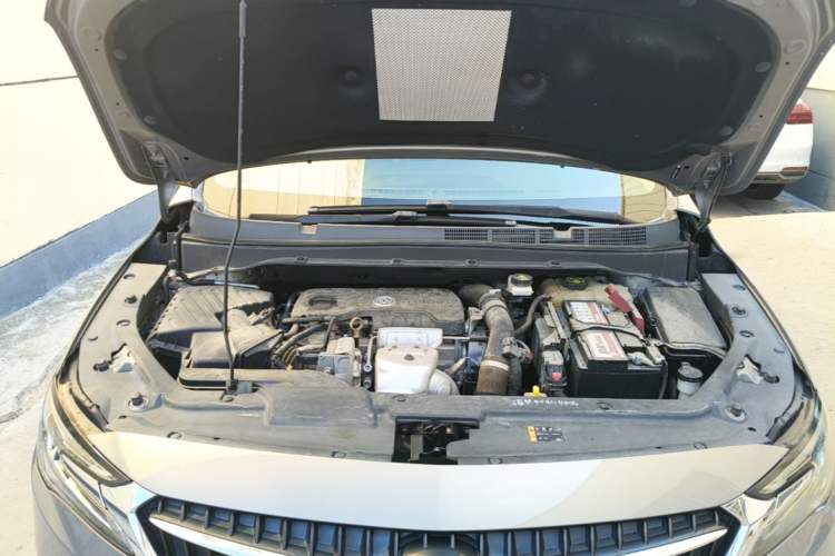 Used Buick GL6 2019 18T 6-Seater Connected Luxury Version China VI Standard Engine Bay