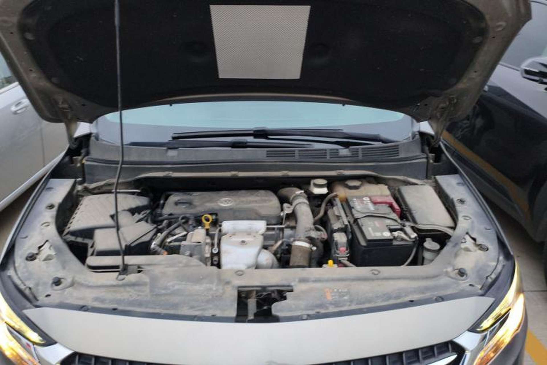 Used Buick GL6 2019 18T 6-Seater Connected Luxury Version China VI Standard Engine Bay