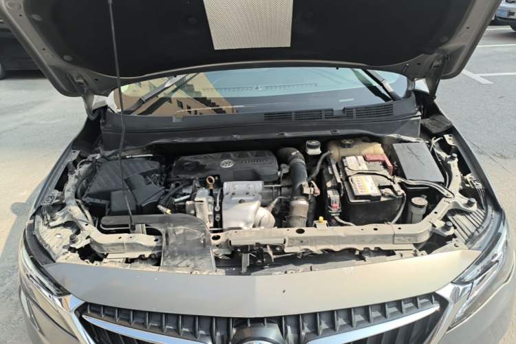 Used Buick GL6 2019 18T 6-Seater Elite Version China VI Standard Engine Bay