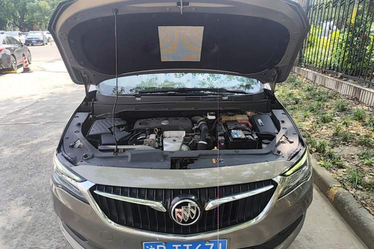 Used Buick GL6 2019 18T 6-Seater Connected Luxury Version China VI Standard Engine Bay
