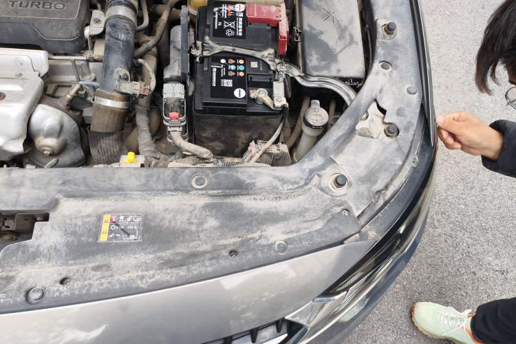Used Buick GL6 2019 18T 6-Seater Connected Luxury Version China VI Standard Engine Bay Left