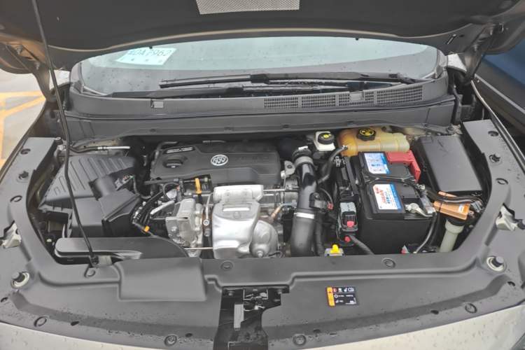 Used Buick GL6 2019 18T 6-Seater Elite Version China VI Standard Engine Bay