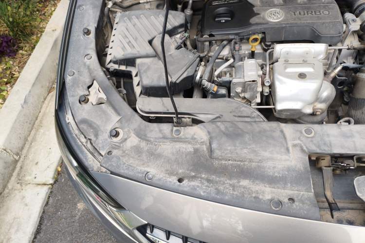 Used Buick GL6 2019 18T 6-Seater Connected Luxury Version China VI Standard Engine Bay Right