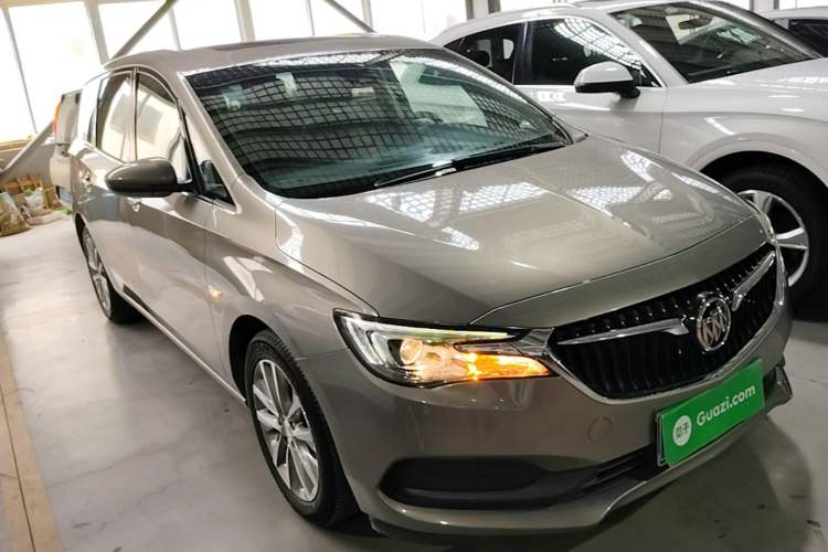 Used Buick GL6 2019 18T 6-Seater Connected Luxury Version China VI Standard Front Right 45 Deg