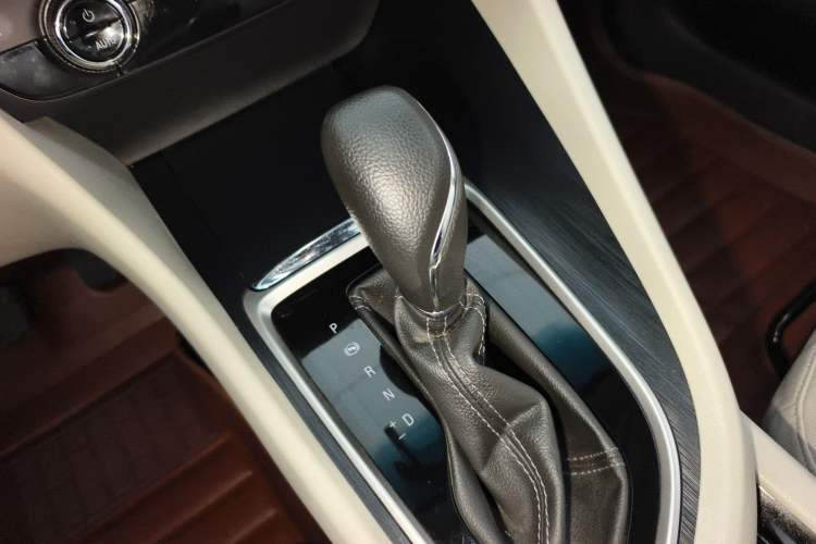 Used Buick GL6 2019 18T 6-Seater Elite Version China V Standard Gear Lever