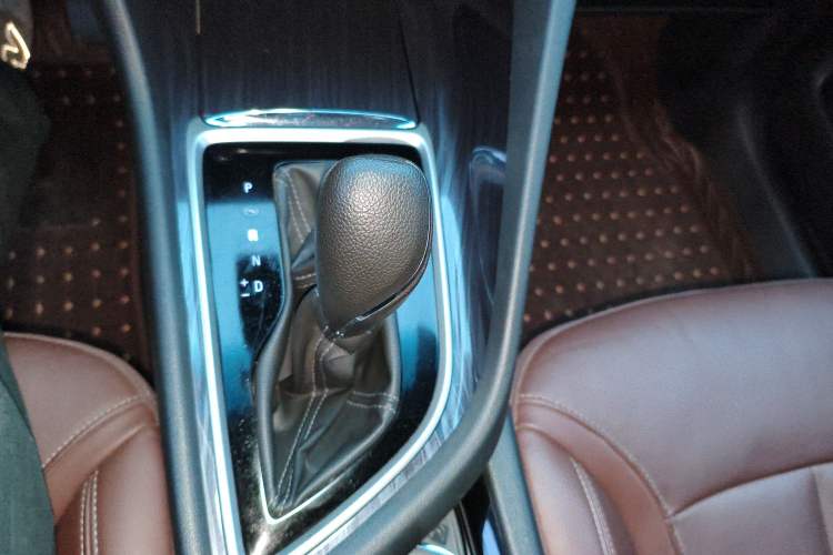 Used Buick GL6 2019 18T 6-Seater Connected Luxury Version China VI Standard Gear Lever