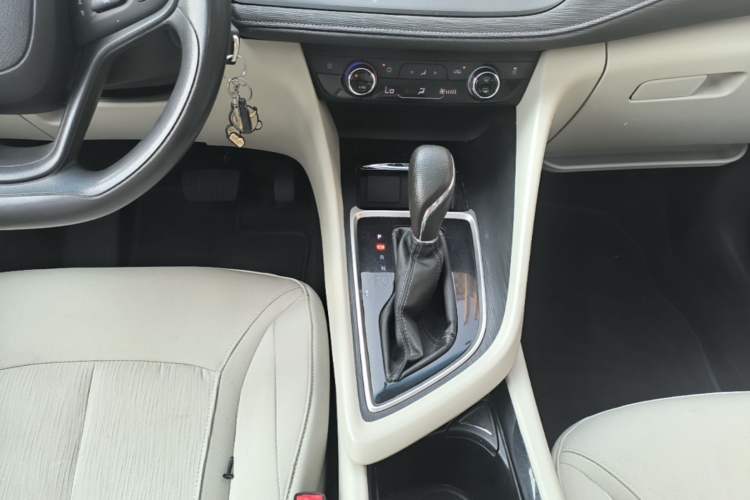 Used Buick GL6 2019 18T 6-Seater Elite Version China VI Standard Gear Lever