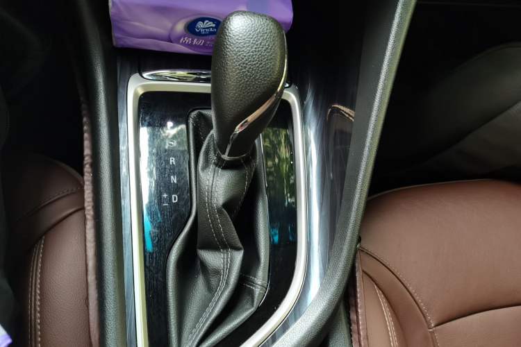 Used Buick GL6 2019 18T 6-Seater Connected Luxury Version China VI Standard Gear Lever