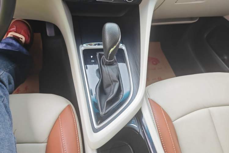 Used Buick GL6 2019 18T 6-Seater Elite Version China VI Standard Gear Lever