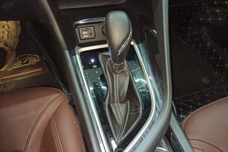 Used Buick GL6 2019 18T 6-Seater Connected Luxury Version China VI Standard Gear Lever