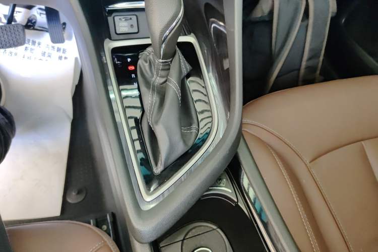 Used Buick GL6 2019 18T 6-Seater Connected Luxury Version China VI Standard Gear Lever