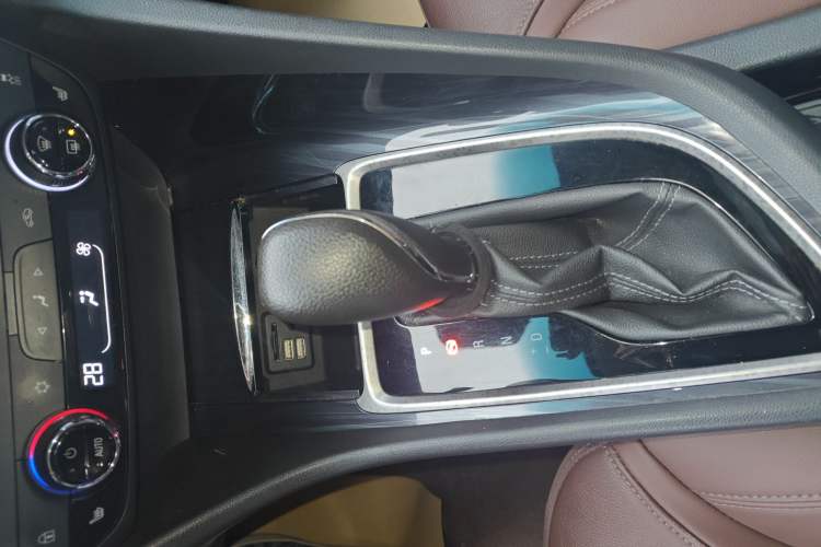 Used Buick GL6 2019 18T 6-Seater Connected Luxury Version China V Standard Gear Lever