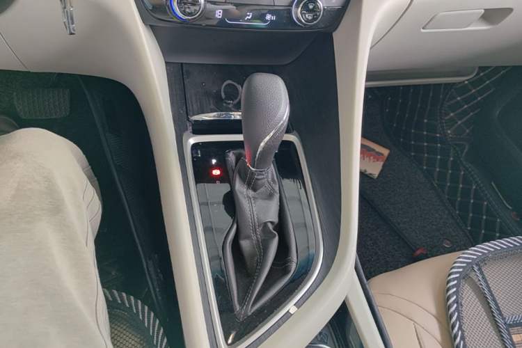 Used Buick GL6 2019 18T 6-Seater Elite Version China VI Standard Gear Lever