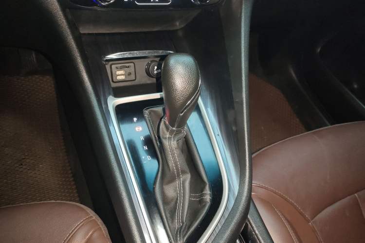 Used Buick GL6 2019 18T 6-Seater Connected Luxury Version China VI Standard Gear Lever