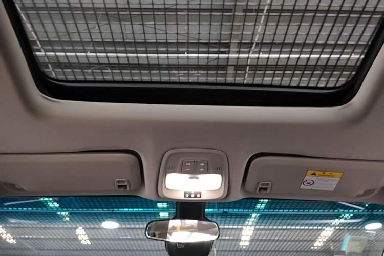 Used Buick GL6 2019 18T 6-Seater Connected Luxury Version China VI Standard Headliner