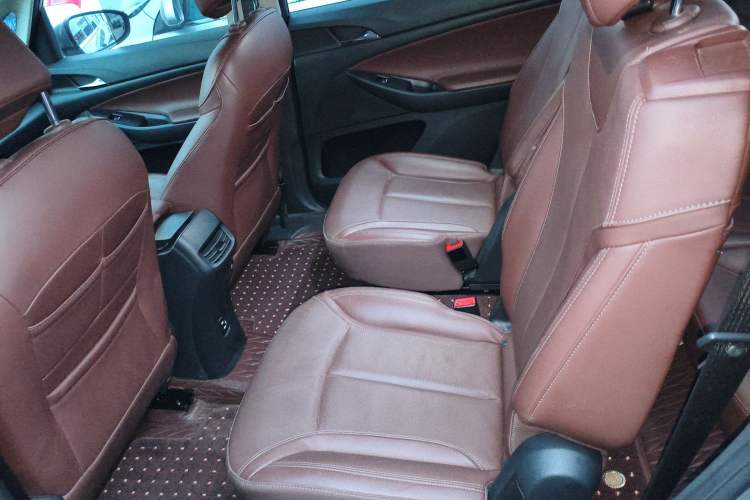 Used Buick GL6 2019 18T 6-Seater Connected Luxury Version China VI Standard Interior 4