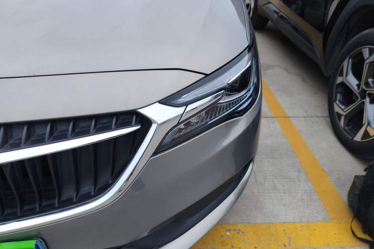 Used Buick GL6 2019 18T 6-Seater Connected Luxury Version China VI Standard Left Front Headlight