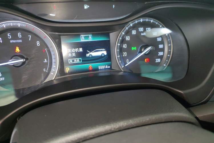 Used Buick GL6 2019 18T 6-Seater Connected Luxury Version China VI Standard Odometer Close Up