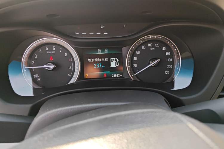 Used Buick GL6 2019 18T 6-Seater Elite Version China VI Standard Odometer Close Up
