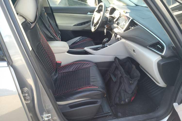 Used Buick GL6 2019 18T 6-Seater Elite Version China VI Standard Right Front Seat