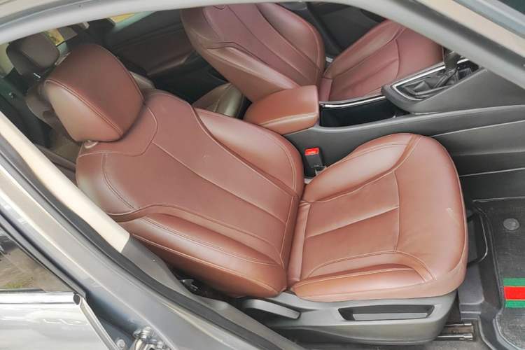 Used Buick GL6 2019 18T 6-Seater Connected Luxury Version China VI Standard Right Front Seat