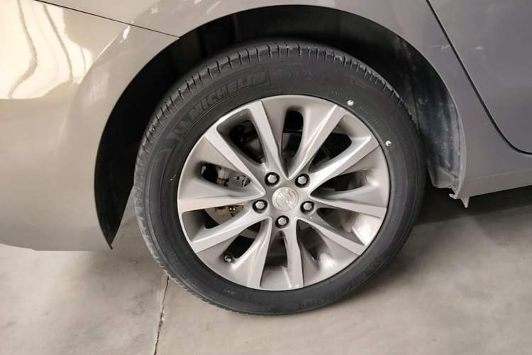 Used Buick GL6 2019 18T 6-Seater Connected Luxury Version China VI Standard Right Rear Wheel Hub