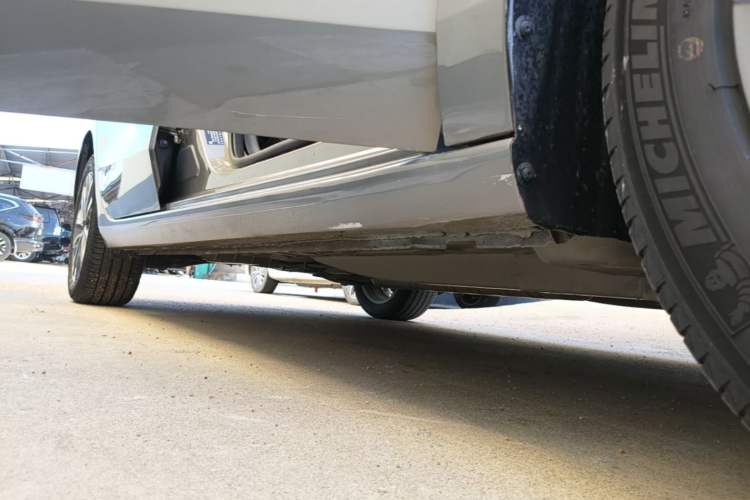 Used Buick GL6 2019 18T 6-Seater Connected Luxury Version China VI Standard Right Side Sill