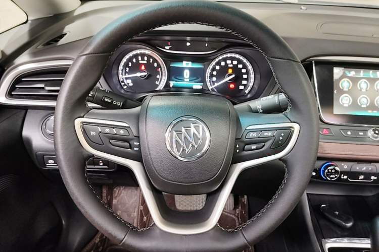 Used Buick GL6 2019 18T 6-Seater Connected Luxury Version China VI Standard Steering Wheel