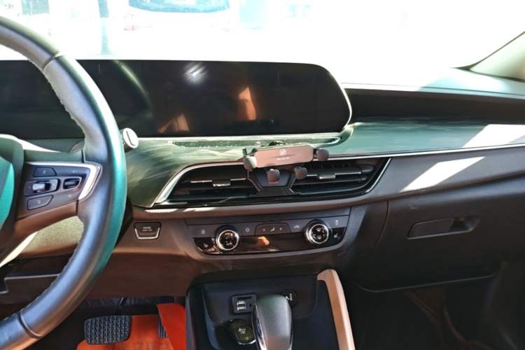 Used Buick GL6 2021 323T Mild Hybrid Connect Luxury Model Audio And AC Panel