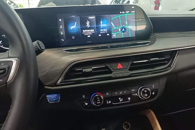 Used Buick GL6 2021 323T Mild Hybrid Connect Luxury Model Audio And AC Panel