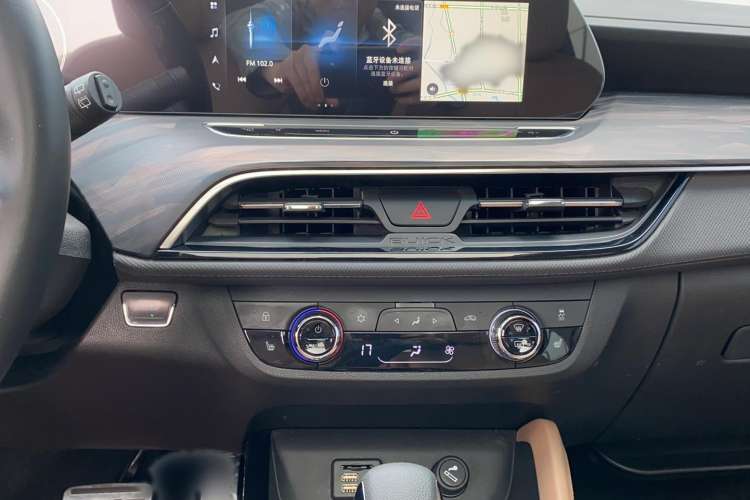 Used Buick GL6 2021 323T Mild Hybrid Connect Prestige Model Audio And AC Panel
