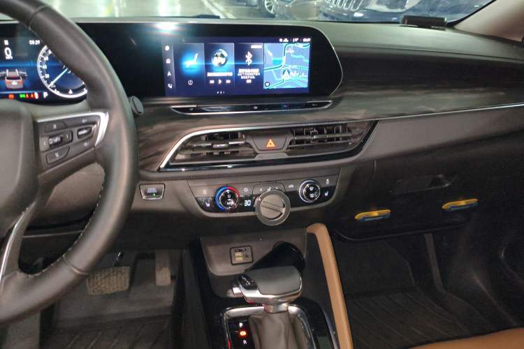 Used Buick GL6 2021 323T Mild Hybrid Connect Luxury Model Audio And AC Panel